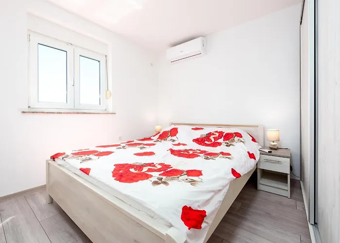 Apartamento Amazing In With House Sea View Kruševo