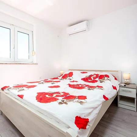 Lägenhet Cozy In With Wifi Kruševo